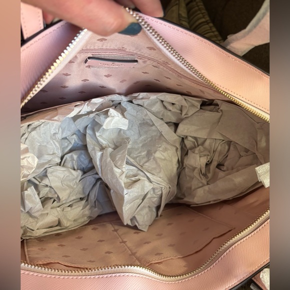 Authentic KATE SPADE Saffiano leathers zip top tote - Picture 7 of 12